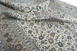 Surface texture of 2000s Kashan rug with natural Wool and intricate pattern