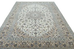 Surface texture of 2000s Kashan rug with natural Wool and intricate pattern