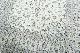 Close-up detail of New Kashan rug from Iran / Persia showing Wool weave