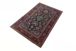 Corner detail of 1930s Kashan rug showing border pattern and Wool pile
