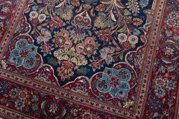 Close-up detail of 1930s Kashan rug from Iran / Persia showing Wool weave