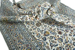 Surface texture of 2000s Kashan rug with natural Wool and intricate pattern