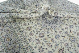Surface texture of 2000s Kashan rug with natural Wool and intricate pattern