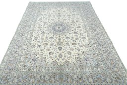 Surface texture of 2000s Kashan rug with natural Wool and intricate pattern