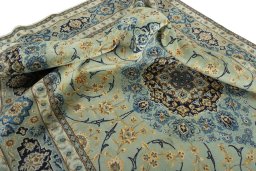 Surface texture of 2000s Kashan rug with natural Wool and intricate pattern