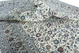 Surface texture of 2000s Kashan rug with natural Wool and intricate pattern
