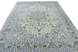 Surface texture of 2000s Kashan rug with natural Wool and intricate pattern