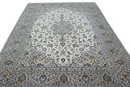 Surface texture of 2000s Kashan rug with natural Wool and intricate pattern