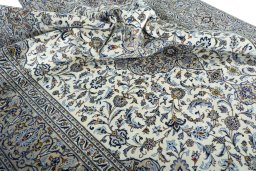 Surface texture of 2000s Kashan rug with natural Wool and intricate pattern