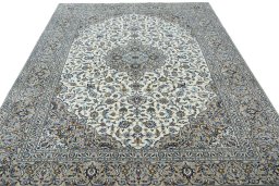 Surface texture of 2000s Kashan rug with natural Wool and intricate pattern