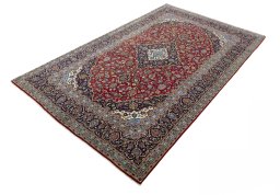 Corner detail of 2000s Kashan rug showing border pattern and Cork pile