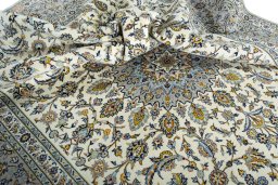 Surface texture of 2000s Kashan rug with natural Wool and intricate pattern