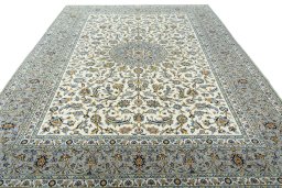Surface texture of 2000s Kashan rug with natural Wool and intricate pattern
