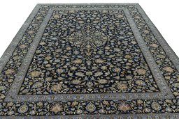 Surface texture of 2000s Kashan rug with natural Wool and intricate pattern