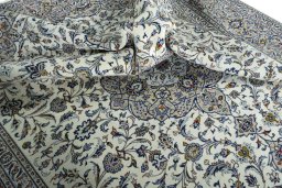 Surface texture of 2000s Kashan rug with natural Wool and intricate pattern