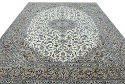 Surface texture of 2000s Kashan rug with natural Wool and intricate pattern
