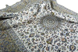 Surface texture of 2000s Kashan rug with natural Wool and intricate pattern