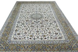 Surface texture of 2000s Kashan rug with natural Wool and intricate pattern