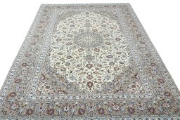Surface texture of 2000s Kashan rug with natural Wool and intricate pattern