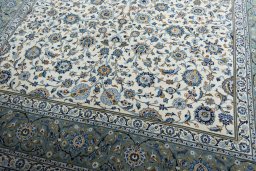 Close-up detail of 1970s Kashan rug from Iran / Persia showing Wool weave