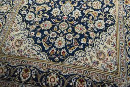 Close-up detail of 1970s Kashan rug from Iran / Persia showing Wool weave