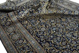Surface texture of 2000s Kashan rug with natural Wool and intricate pattern