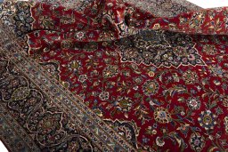 Surface texture of 2000s Kashan rug with natural Wool and intricate pattern