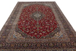 Surface texture of 2000s Kashan rug with natural Wool and intricate pattern