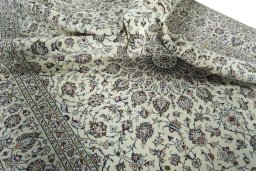 Surface texture of 2000s Kashan rug with natural Wool and intricate pattern