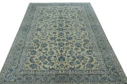 Surface texture of 2000s Kashan rug with natural Wool and intricate pattern