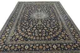 Surface texture of 2000s Kashan rug with natural Wool and intricate pattern