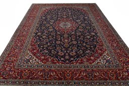 Surface texture of 2000s Kashan rug with natural Wool and intricate pattern