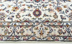 Full view of New Kashan rug from Iran / Persia, 305 × 103 cm in Beige tones