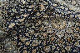 Surface texture of 2000s Kashan rug with natural Wool and intricate pattern