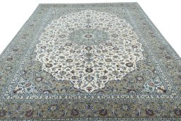 Surface texture of 2000s Kashan rug with natural Wool and intricate pattern