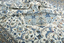 Surface texture of 2000s Kashan rug with natural Wool and intricate pattern