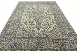 Surface texture of 2000s Kashan rug with natural Wool and intricate pattern