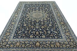 Surface texture of 2000s Kashan rug with natural Wool and intricate pattern