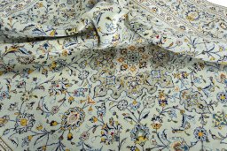 Surface texture of 2000s Kashan rug with natural Wool and intricate pattern