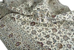 Surface texture of 2000s Kashan rug with natural Wool and intricate pattern
