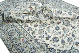 Surface texture of New Kashan rug with natural Wool and intricate pattern