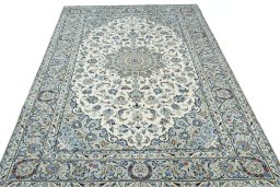Surface texture of New Kashan rug with natural Wool and intricate pattern
