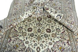 Surface texture of 2000s Kashan rug with natural Wool and intricate pattern