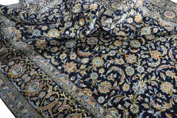 Surface texture of 2000s Kashan rug with natural Wool and intricate pattern