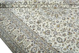 Close-up detail of New Kashan rug from Iran / Persia showing Wool weave