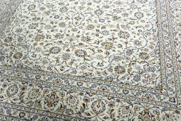 Close-up detail of New Kashan rug from Iran / Persia showing Wool weave