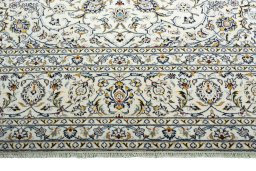 Full view of New Kashan rug from Iran / Persia, 400 × 293 cm in Beige tones