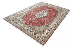 Corner detail of New Kashan rug showing border pattern and Wool pile