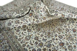Surface texture of 2000s Kashan rug with natural Wool and intricate pattern