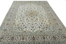 Surface texture of 2000s Kashan rug with natural Wool and intricate pattern